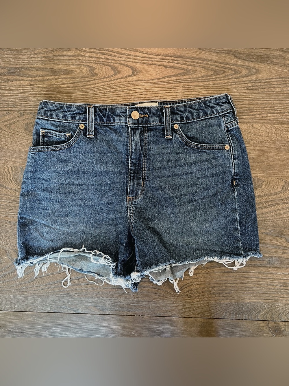 2 Universal Thread Shorts - Picture 4 of 9